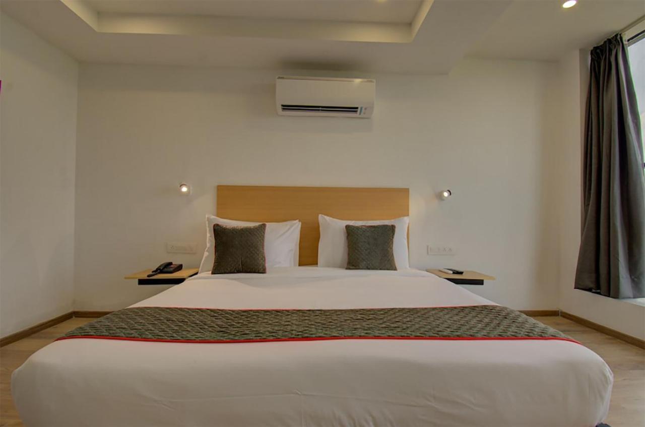 Shagun Hotel วาโดดารา ภายนอก รูปภาพ