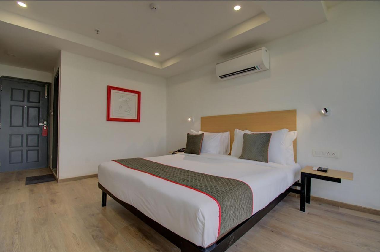 Shagun Hotel วาโดดารา ภายนอก รูปภาพ