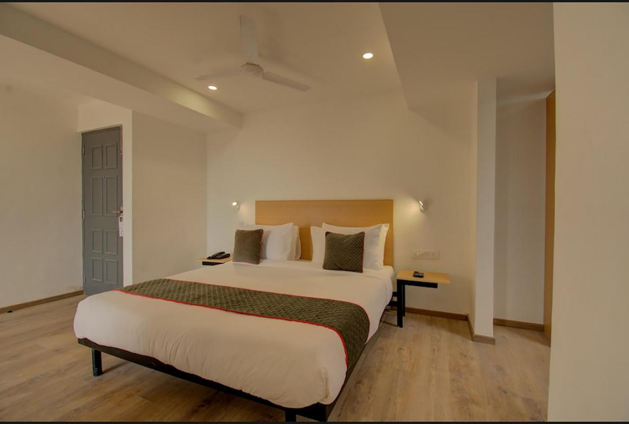 Shagun Hotel วาโดดารา ภายนอก รูปภาพ