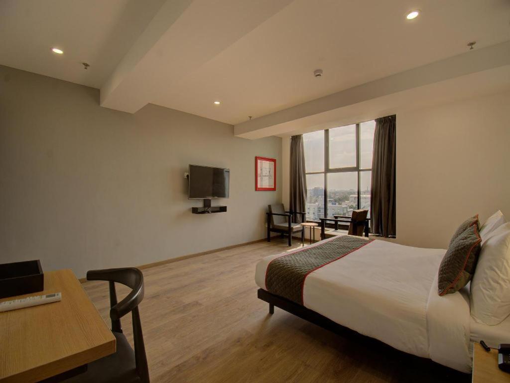 Shagun Hotel วาโดดารา ภายนอก รูปภาพ