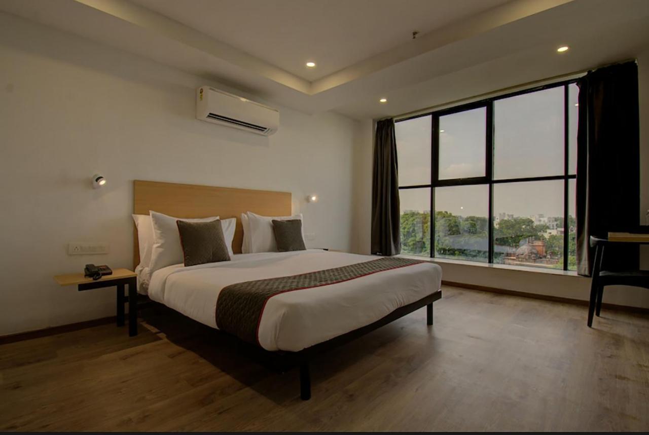 Shagun Hotel วาโดดารา ภายนอก รูปภาพ