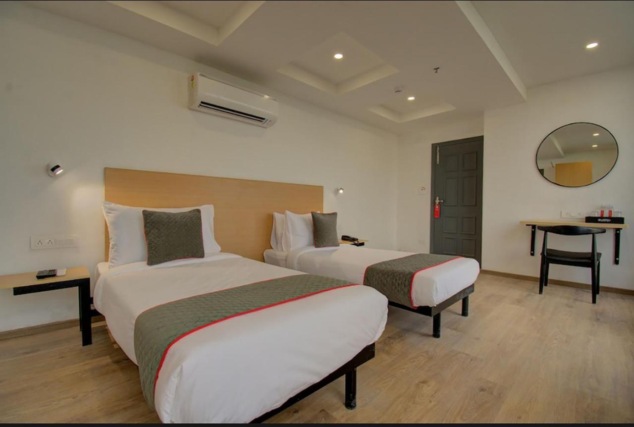 Shagun Hotel วาโดดารา ภายนอก รูปภาพ